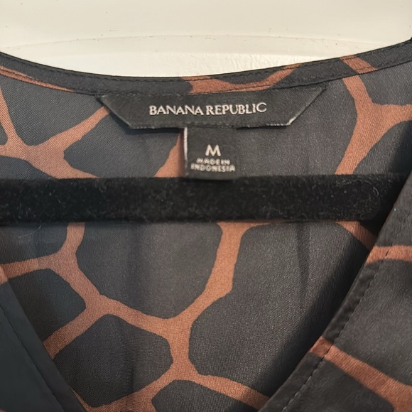 Women’s Banana Republic Blouse Animal Print Size M Excellent Condition!! - Picture 2 of 7